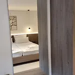 Boarderspalace Luxury With Private Sauna مالنتز